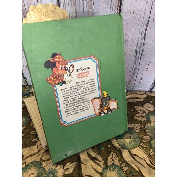1984 Walt Disney’s Book “A Narrow Escape” Hardback Children’s Book - Picture 2 of 11